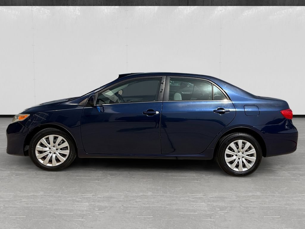 Used 2013 Toyota Corolla LE FWD image 2