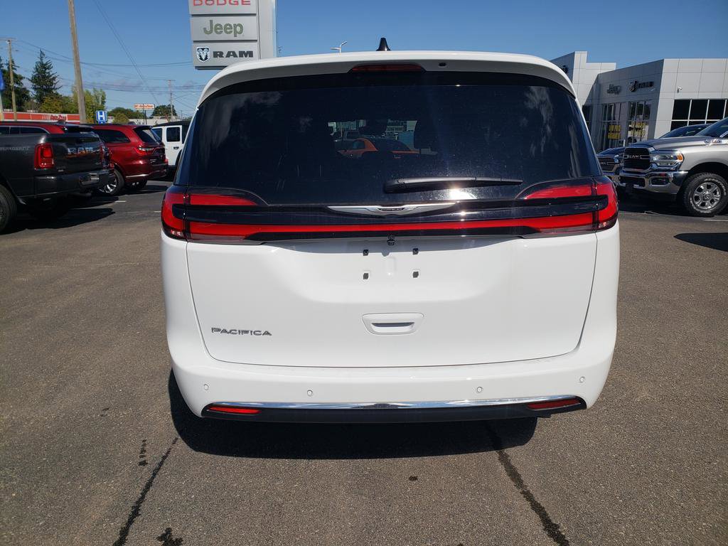 New 2026 Chrysler Pacifica Select image 6