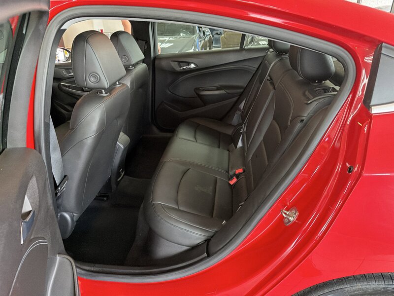 Used 2019 Chevrolet Cruze Premier FWD image 19