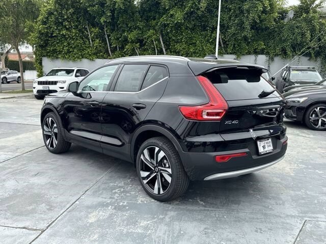 New 2024 Volvo XC40 B5 Plus w/ Climate Package AWD/4WD image 4