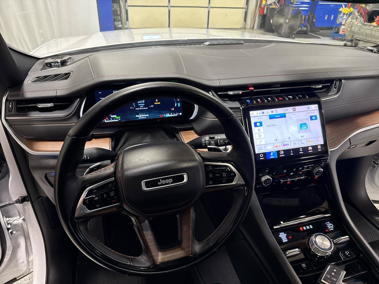 Used 2023 Jeep Grand Cherokee Summit w/ Luxury Tech Group V AWD/4WD image 10