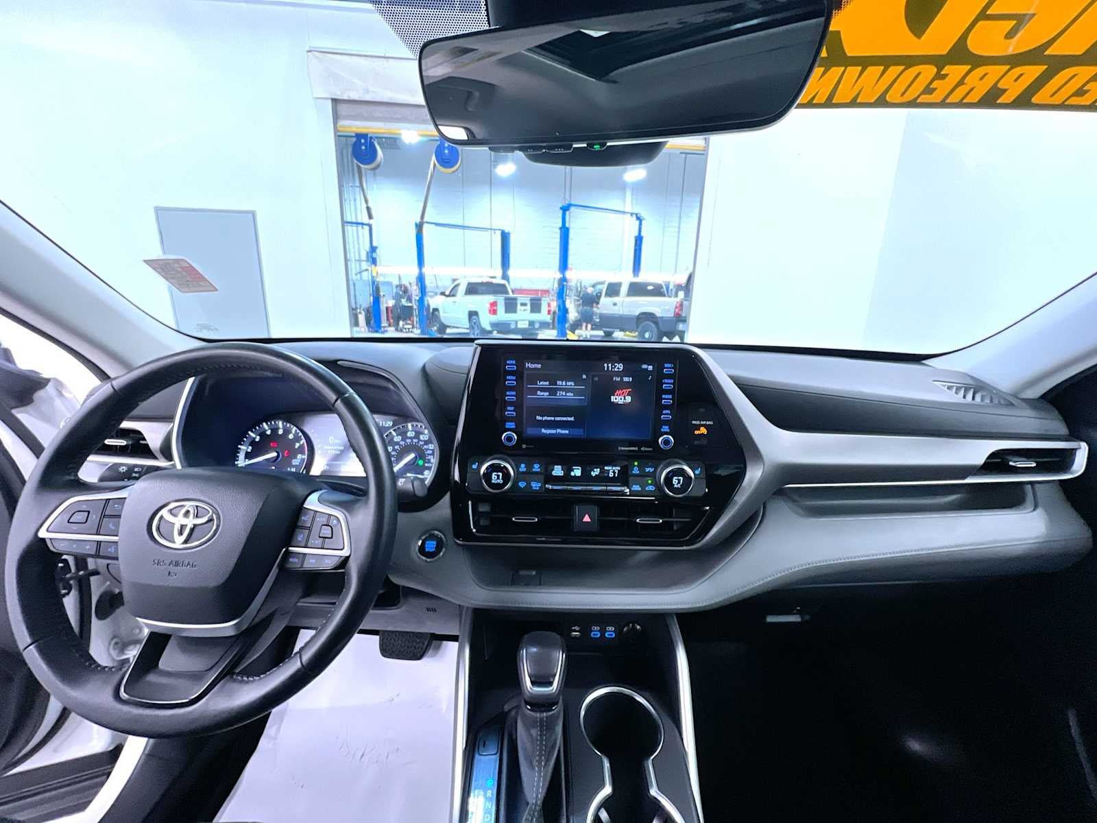 Used 2022 Toyota Highlander XLE AWD/4WD image 23