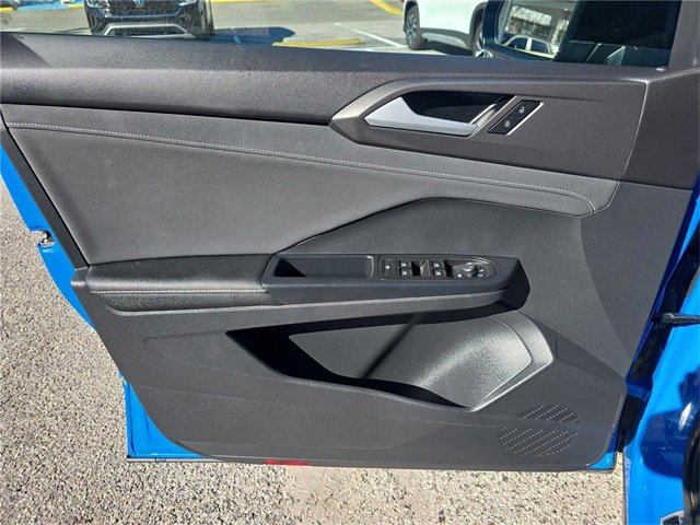 Used 2025 Volkswagen Taos SE image 15