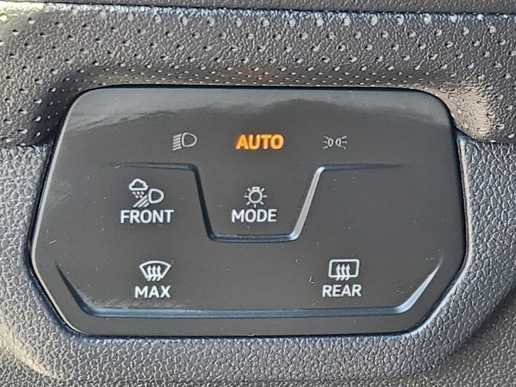 Used 2024 Volkswagen Atlas Cross Sport SE image 12