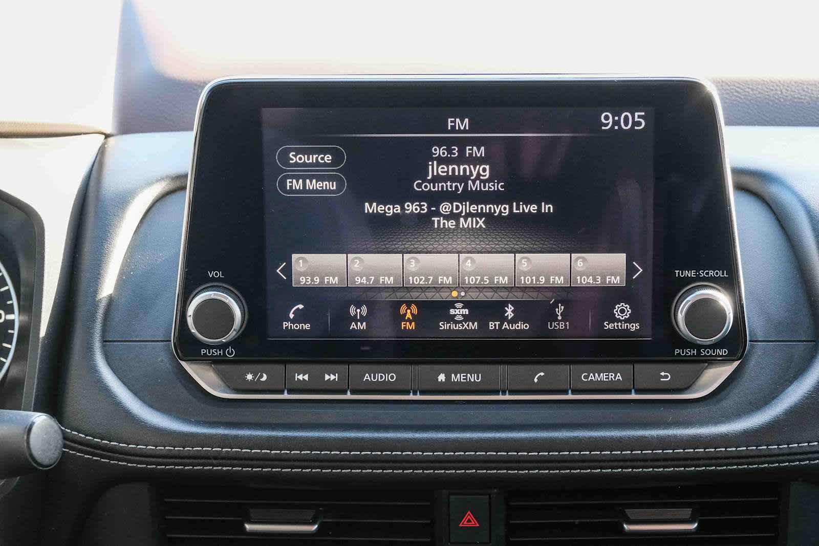 Used 2023 Nissan Rogue SV FWD image 15