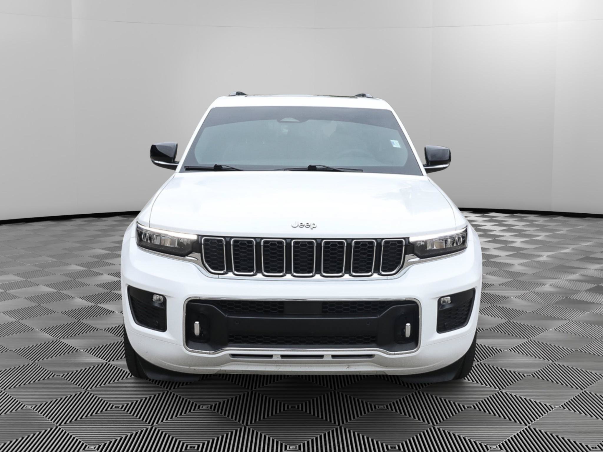 Used 2023 Jeep Grand Cherokee Overland w/ Luxury Tech Group IV AWD/4WD image 11