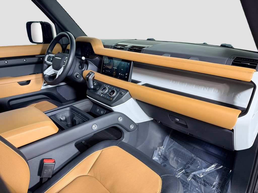 Used 2024 Land Rover Defender 110 X-Dynamic SE AWD/4WD image 32