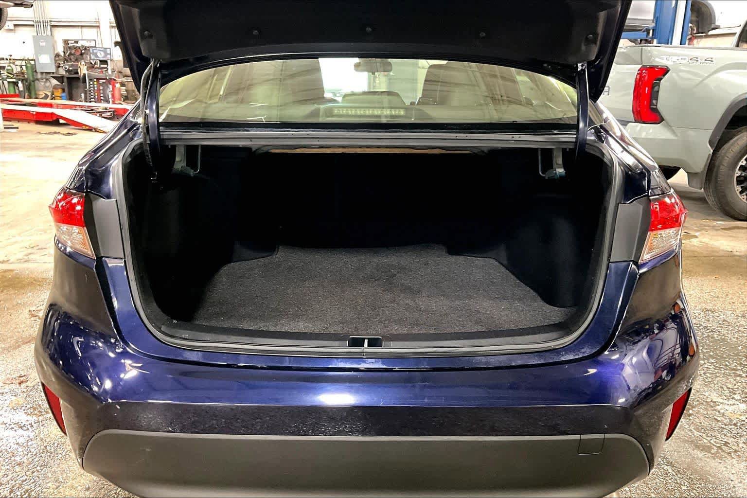 Used 2023 Toyota Corolla LE w/ Carpet Mat Package (TMS) FWD image 30