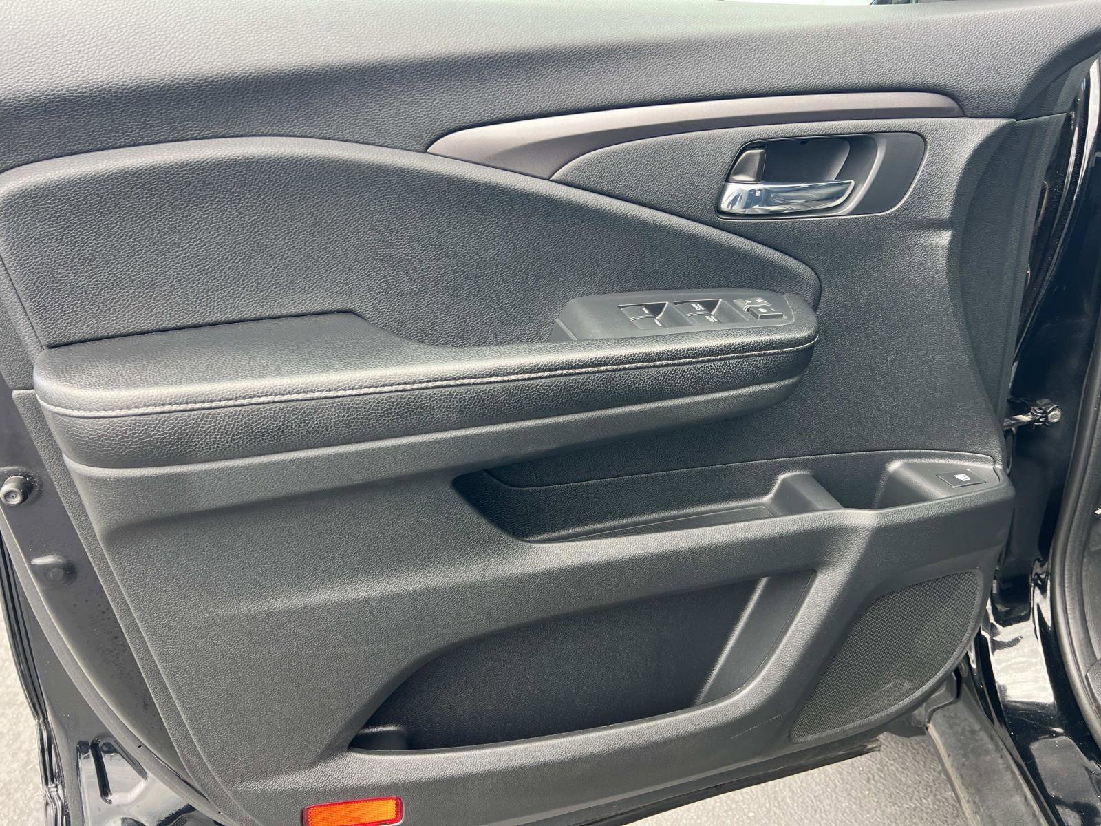 Used 2017 Honda Ridgeline Sport image 6