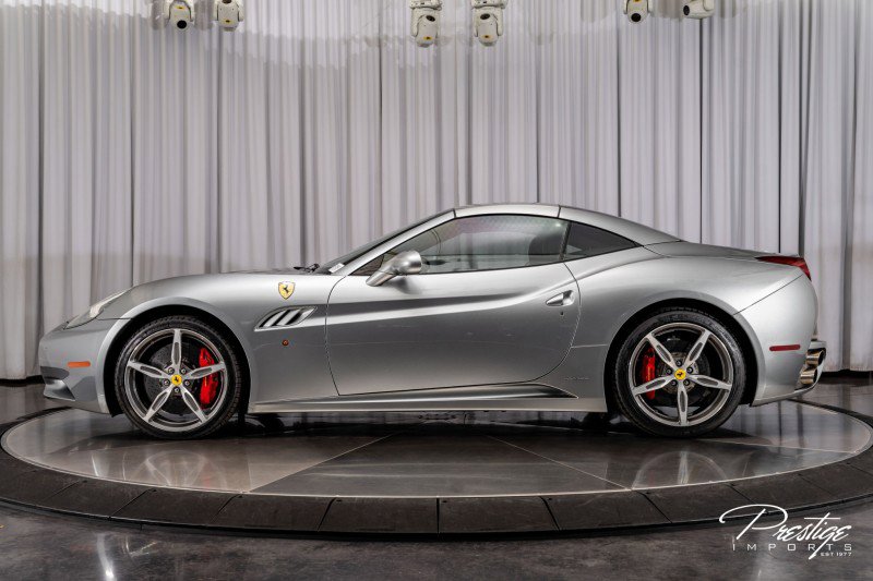 Used 2014 Ferrari California image 13