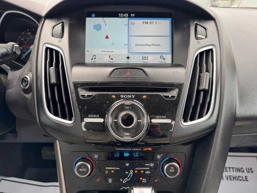 Used 2016 Ford Focus Titanium w/ Titanium Technology Package FWD image 23