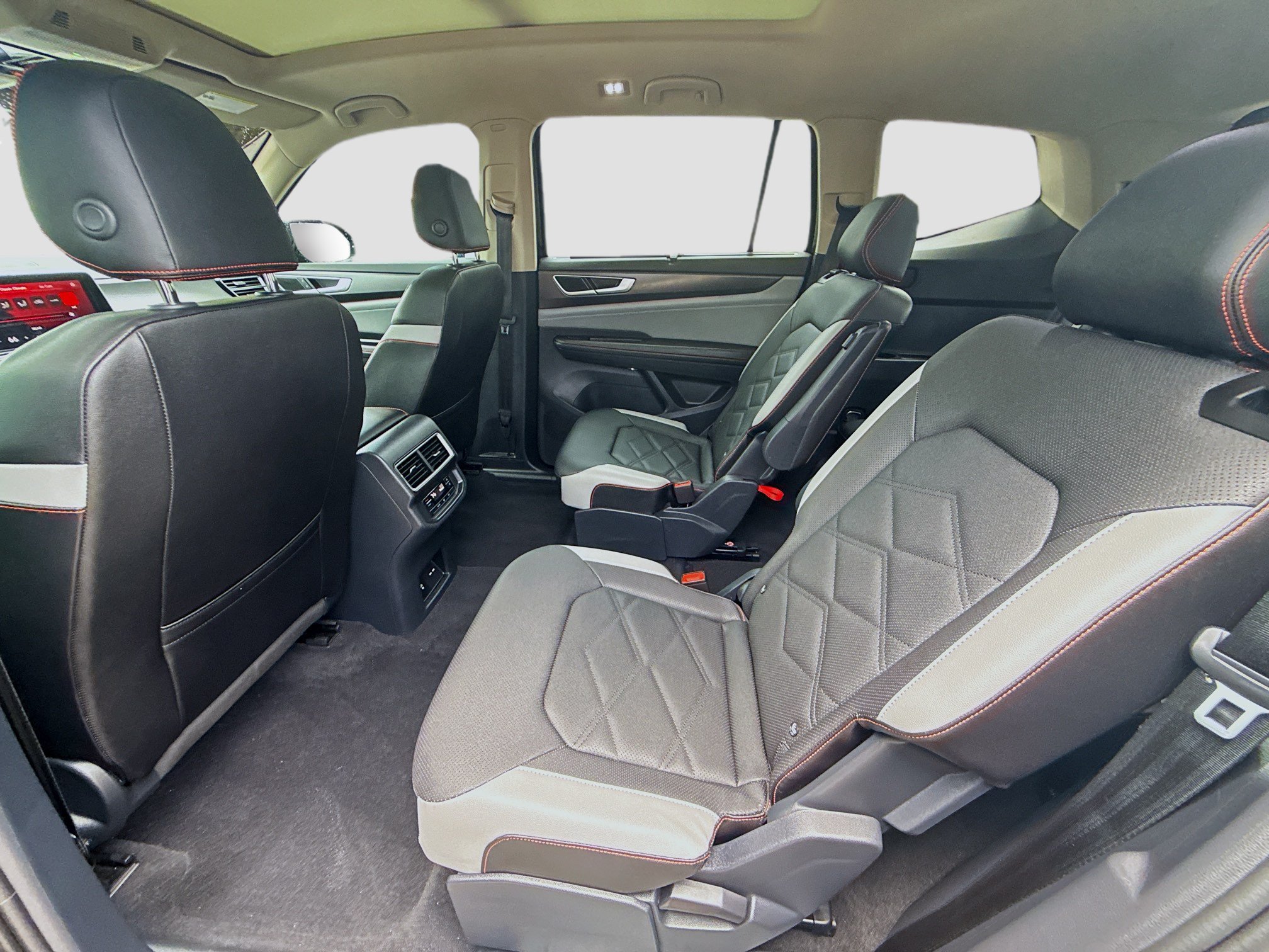 Certified 2026 Volkswagen Atlas Peak Edition AWD/4WD image 23