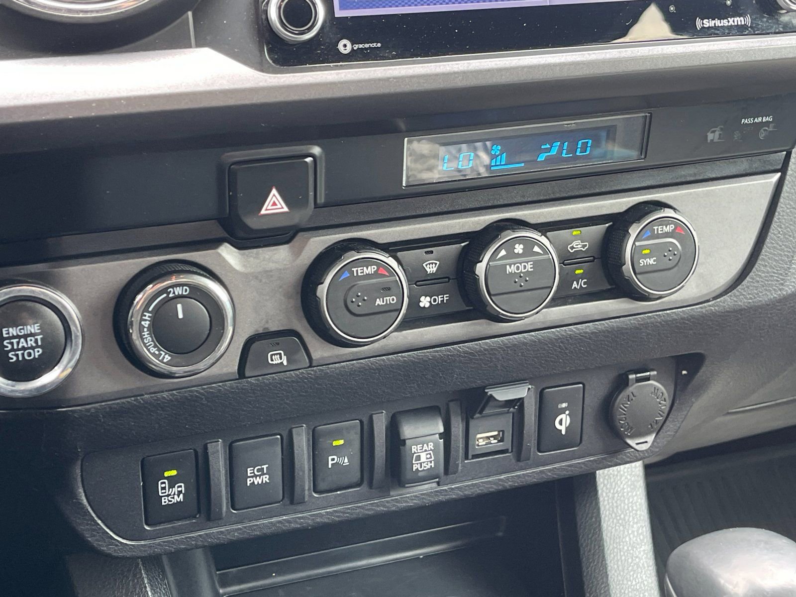 Used 2021 Toyota Tacoma TRD Off-Road w/ Technology Package AWD/4WD image 21