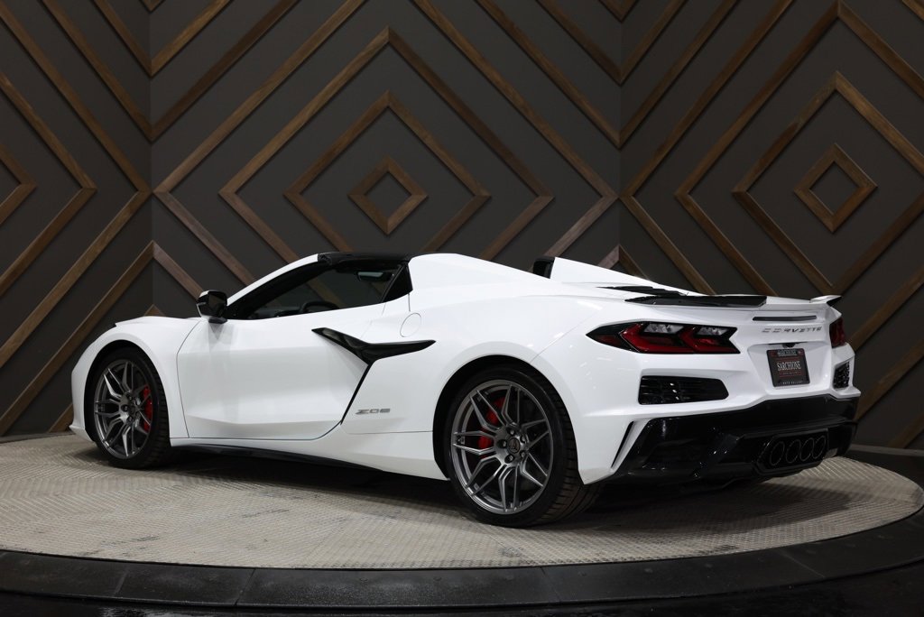 Used 2025 Chevrolet Corvette Z06 image 2