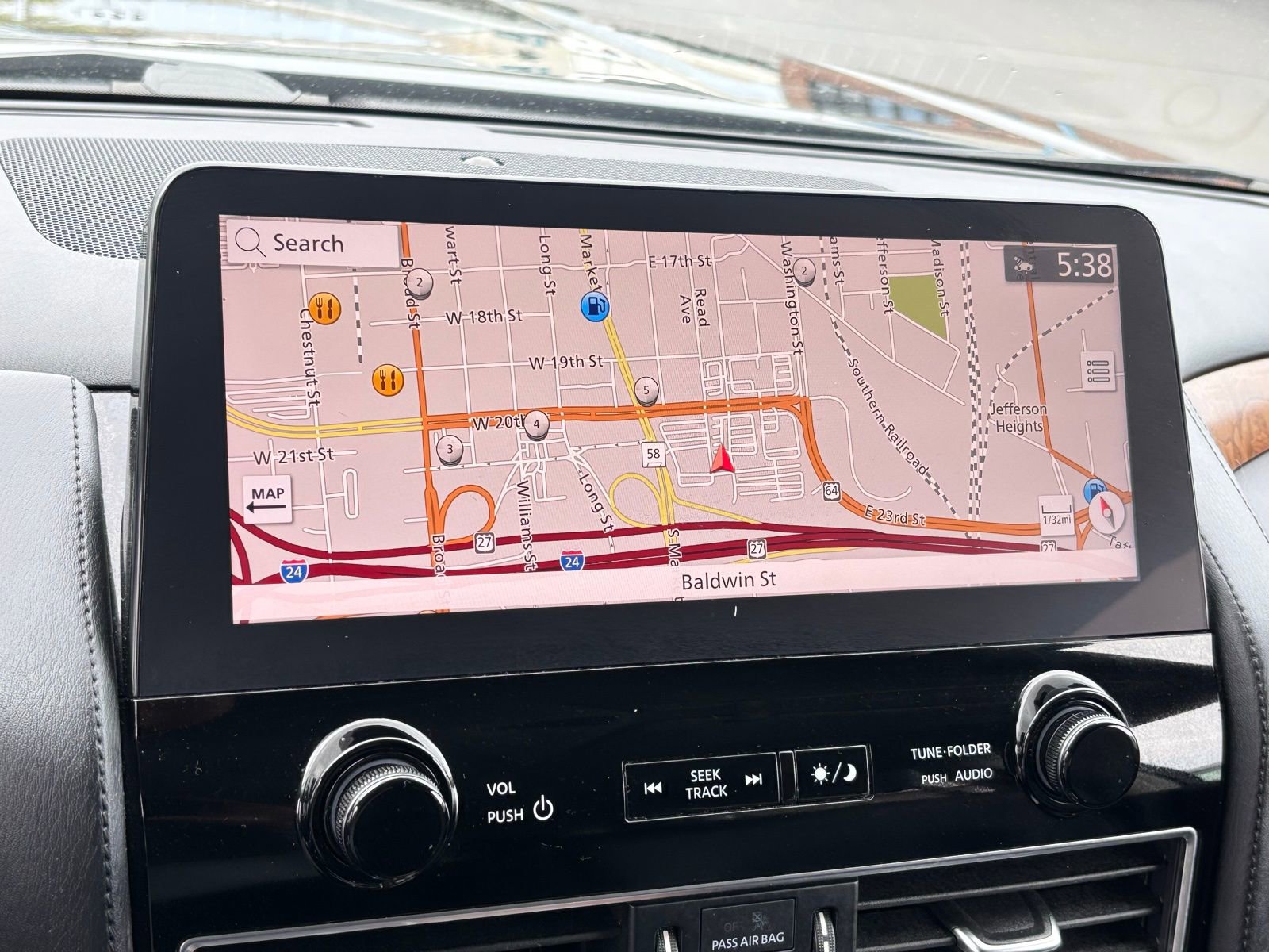 Used 2021 Nissan Armada SL w/ Captain's Chairs Package image 7