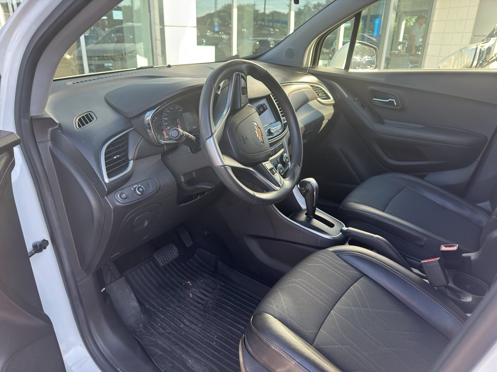 Used 2020 Chevrolet Trax LT w/ LT Convenience Package FWD image 8