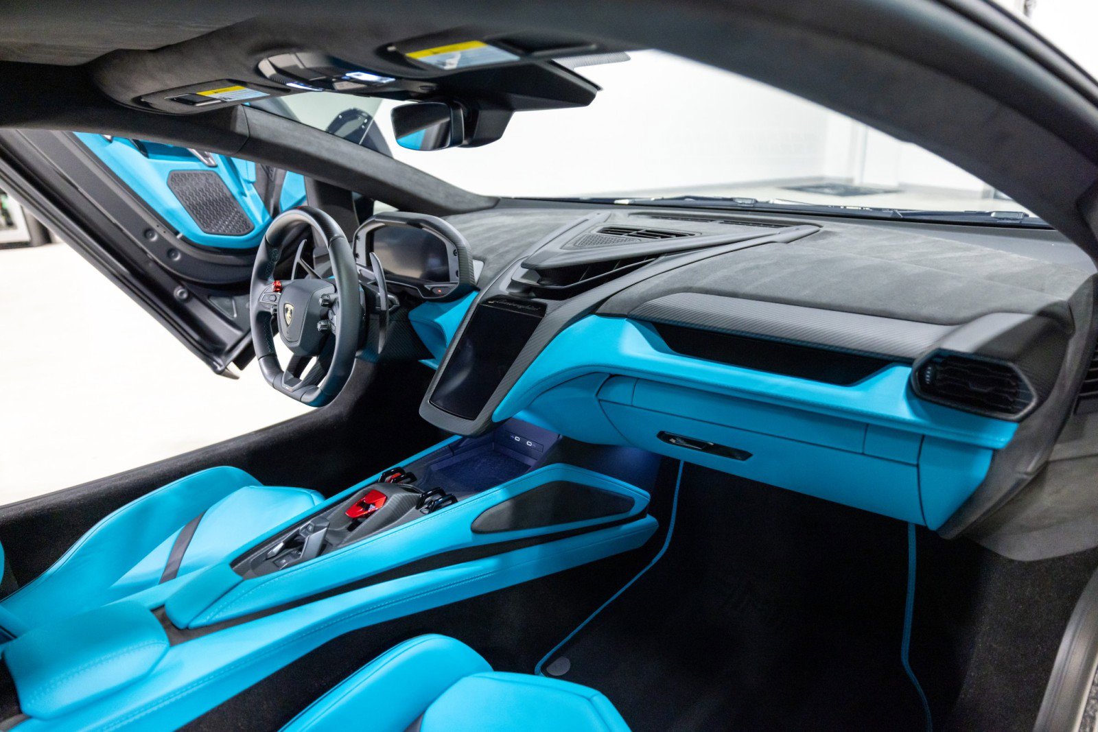 Used 2025 Lamborghini Revuelto image 40