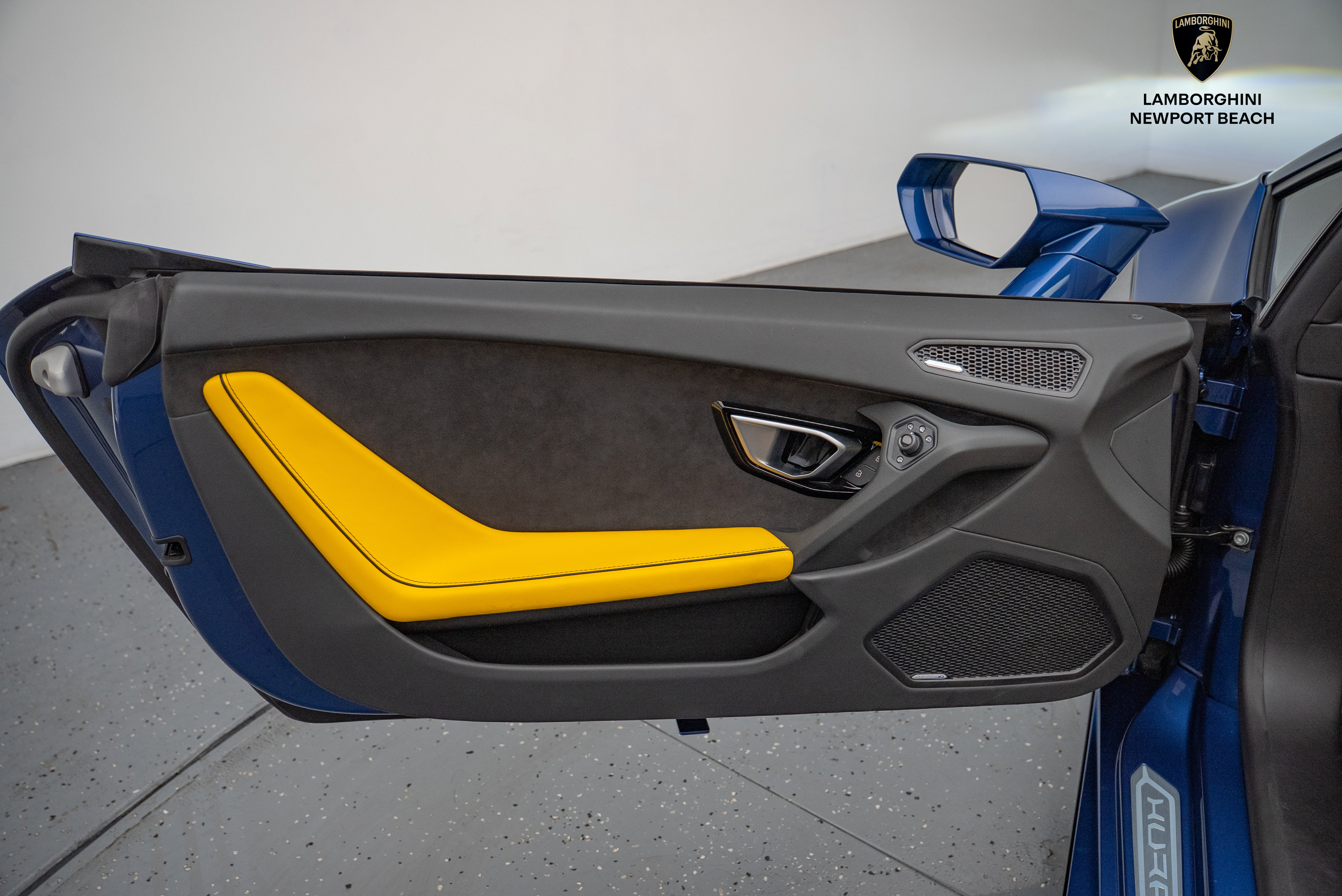 Used 2023 Lamborghini Huracan EVO image 38