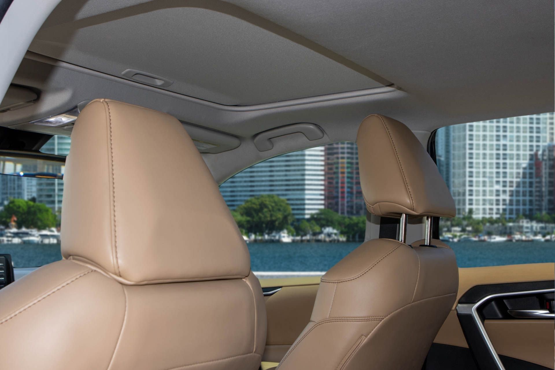 Used 2021 Toyota RAV4 XLE Premium image 18