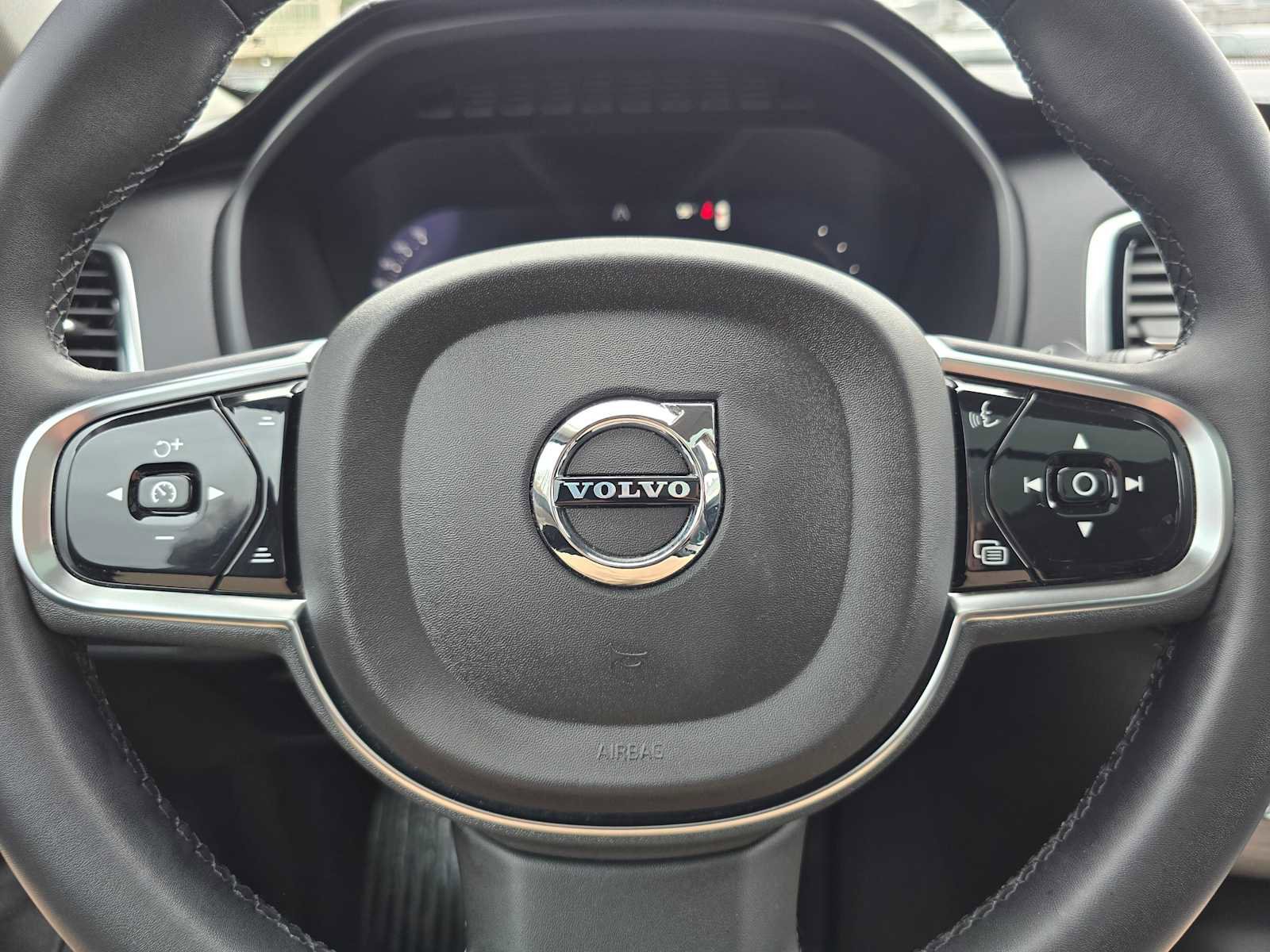 Certified 2023 Volvo XC90 T8 Ultimate w/ Protection Package Premier image 24