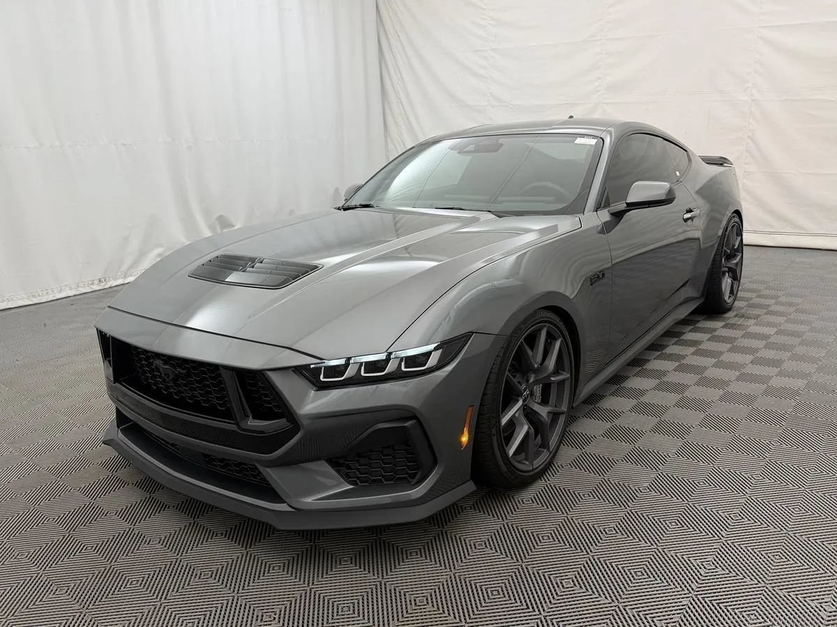 Used 2024 Ford Mustang GT RWD image 2