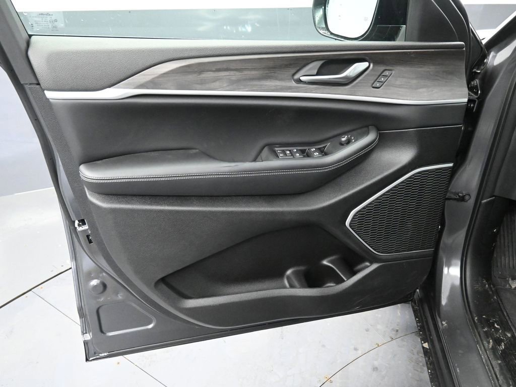 New 2026 Jeep Grand Cherokee Limited image 12