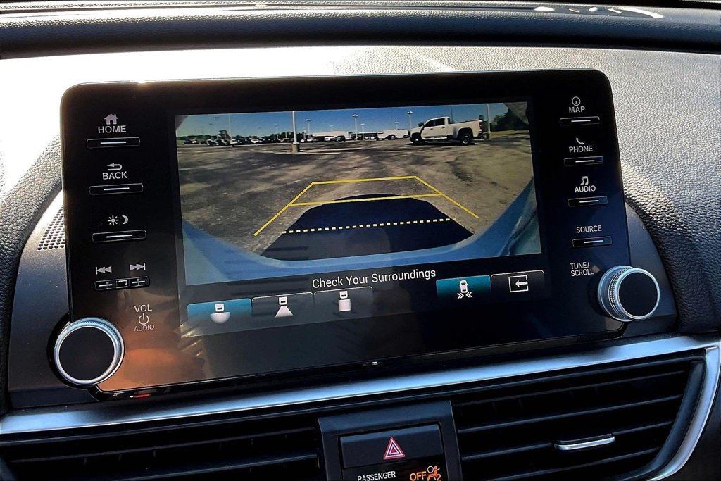 Used 2018 Honda Accord Touring image 17