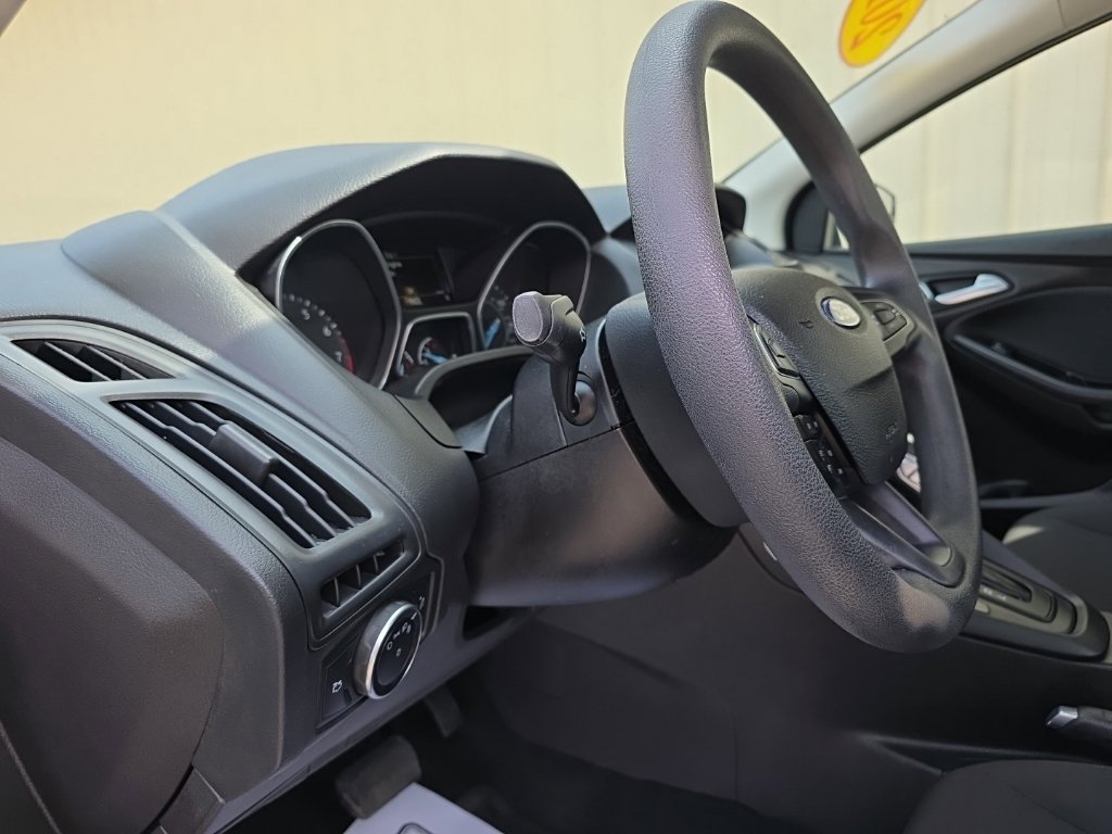 Used 2016 Ford Focus SE FWD image 17