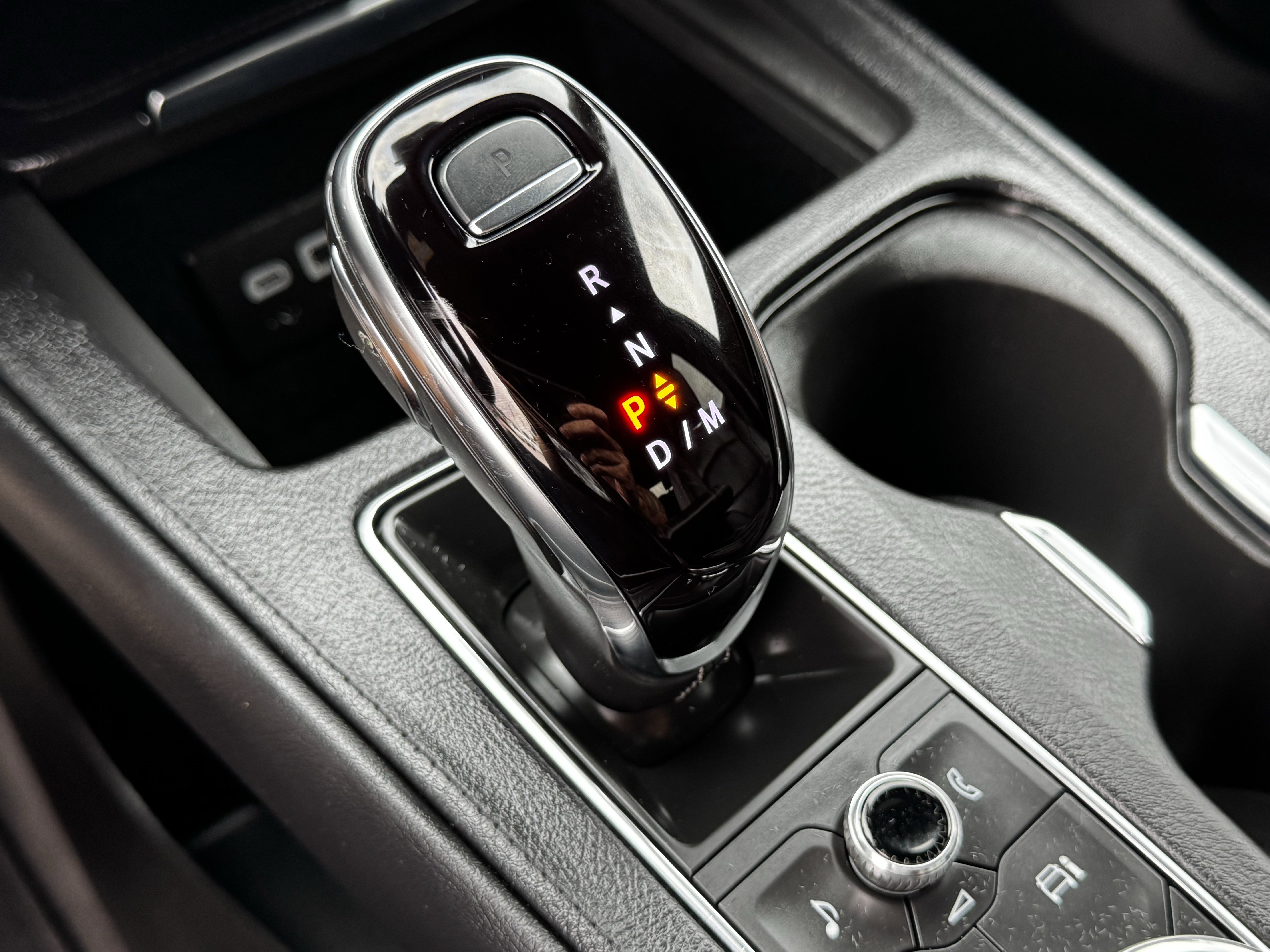 Used 2025 Cadillac XT4 Premium Luxury image 21