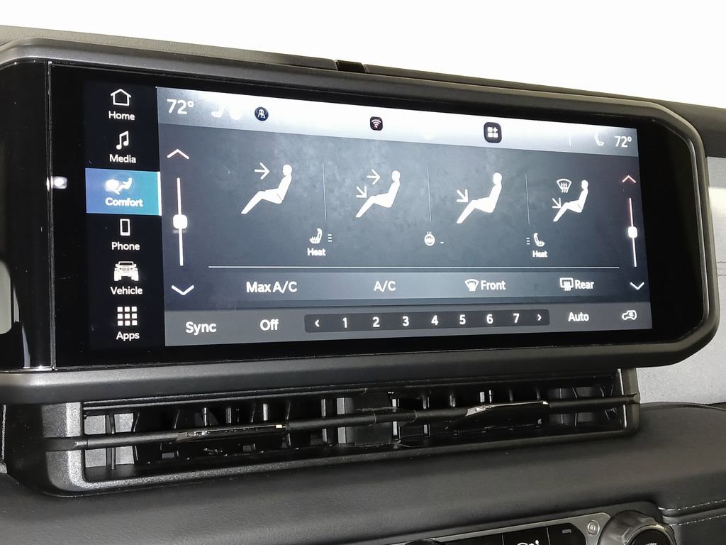 Used 2025 Jeep Wrangler Unlimited Sahara image 23