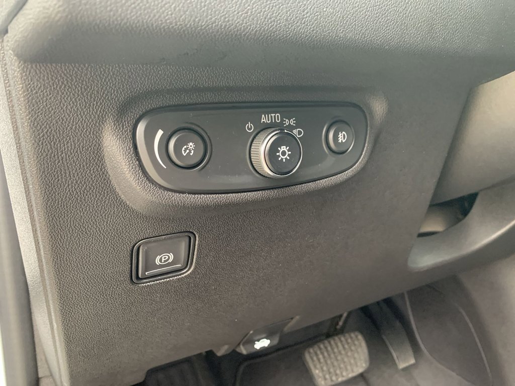 Certified 2024 GMC Terrain SLT image 22