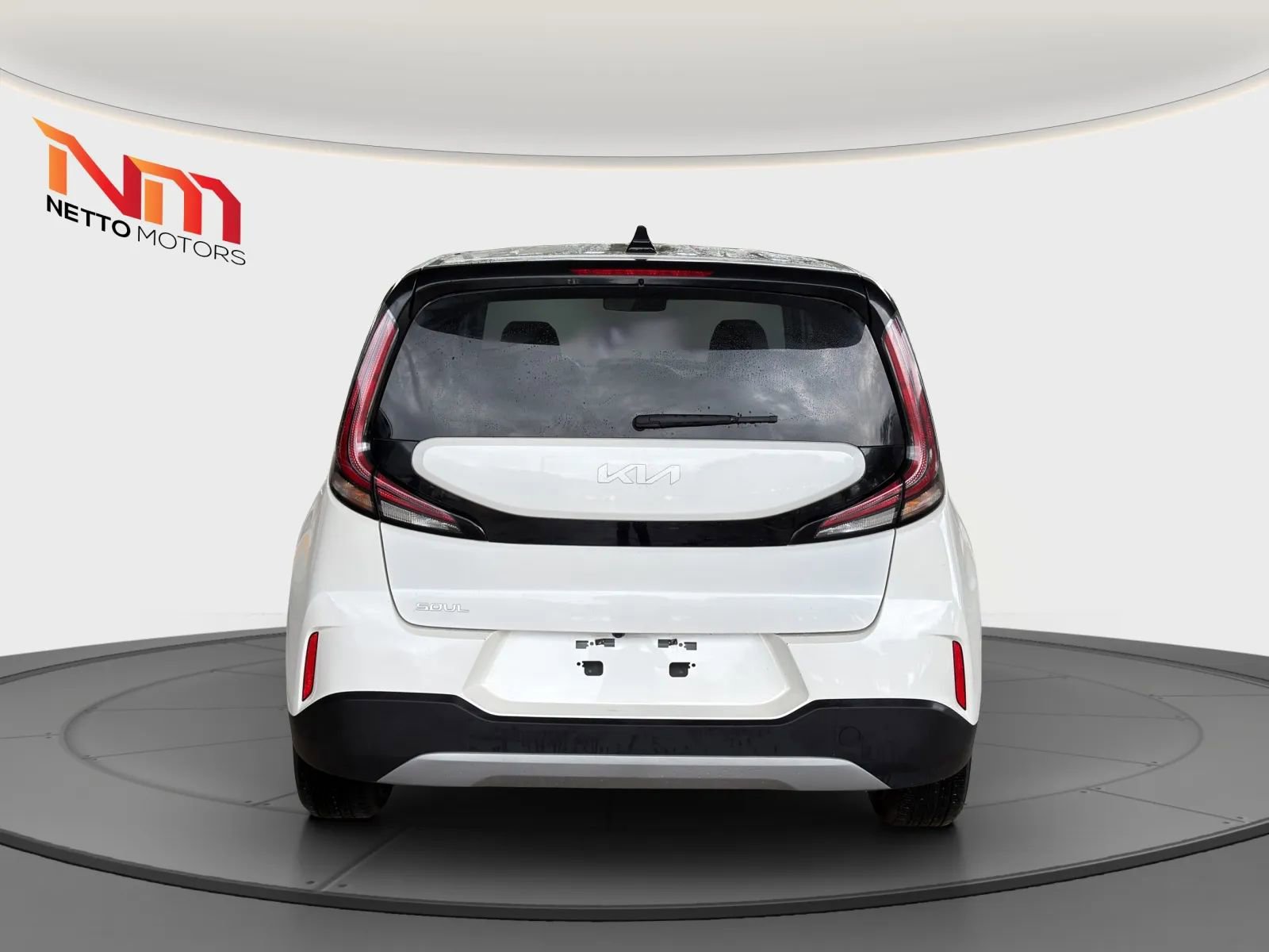 Used 2024 Kia Soul LX w/ Option Group 015 FWD image 4