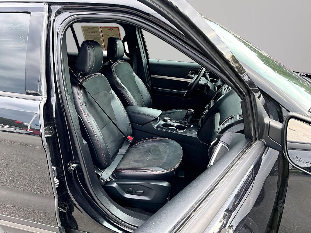 Used 2019 Ford Explorer XLT w/ XLT Sport Appearance Package AWD/4WD image 8