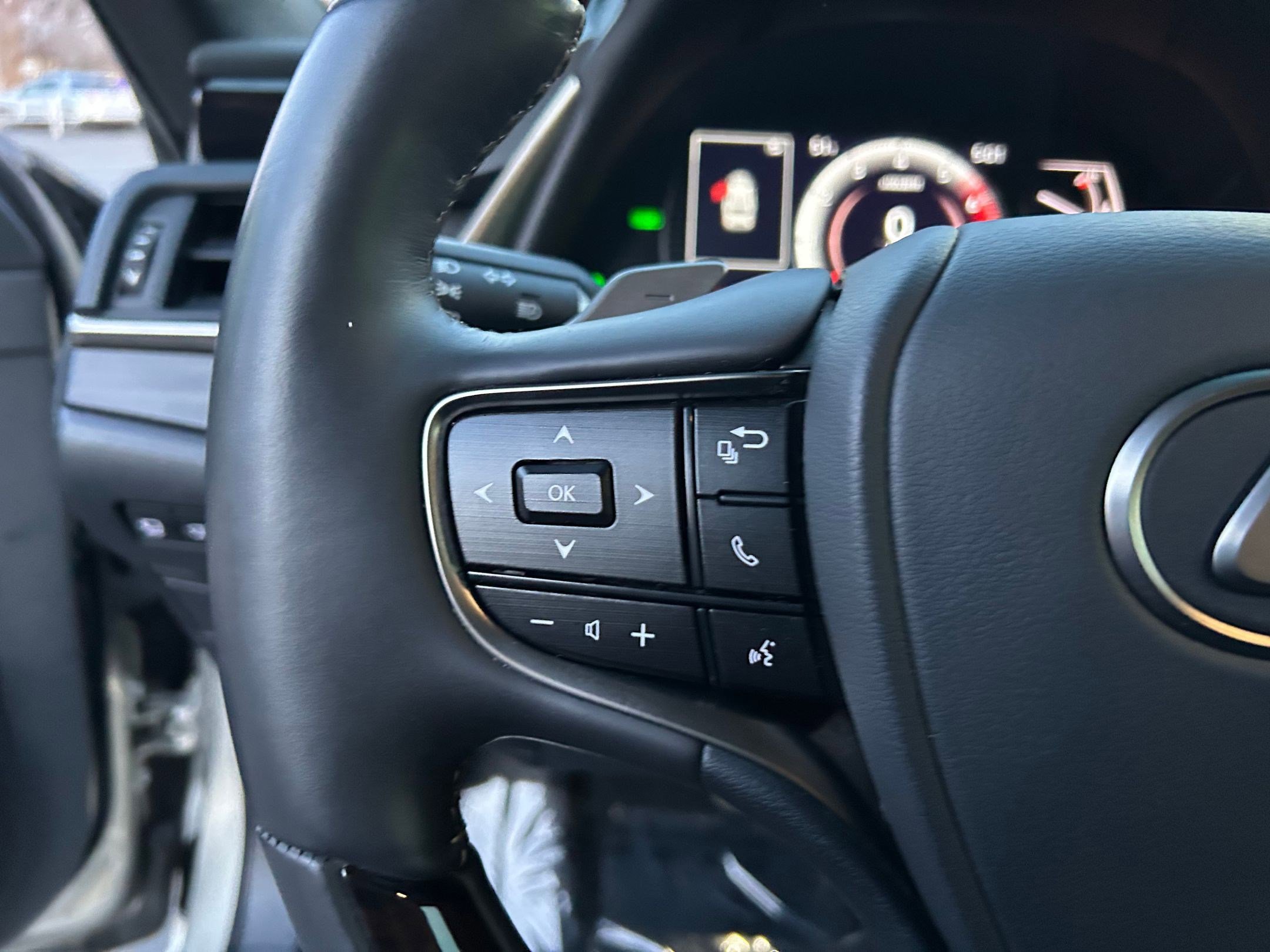 Used 2021 Lexus ES 300h Ultra Luxury image 14