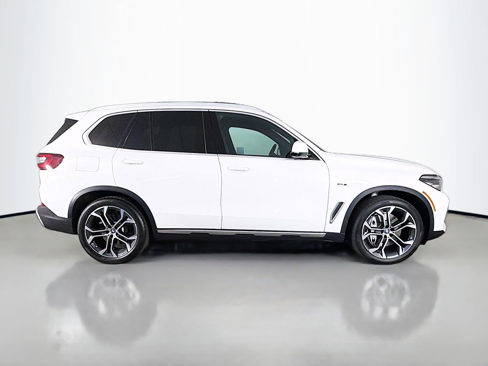 Certified 2023 BMW X5 xDrive45e w/ Climate Comfort Package AWD/4WD image 8