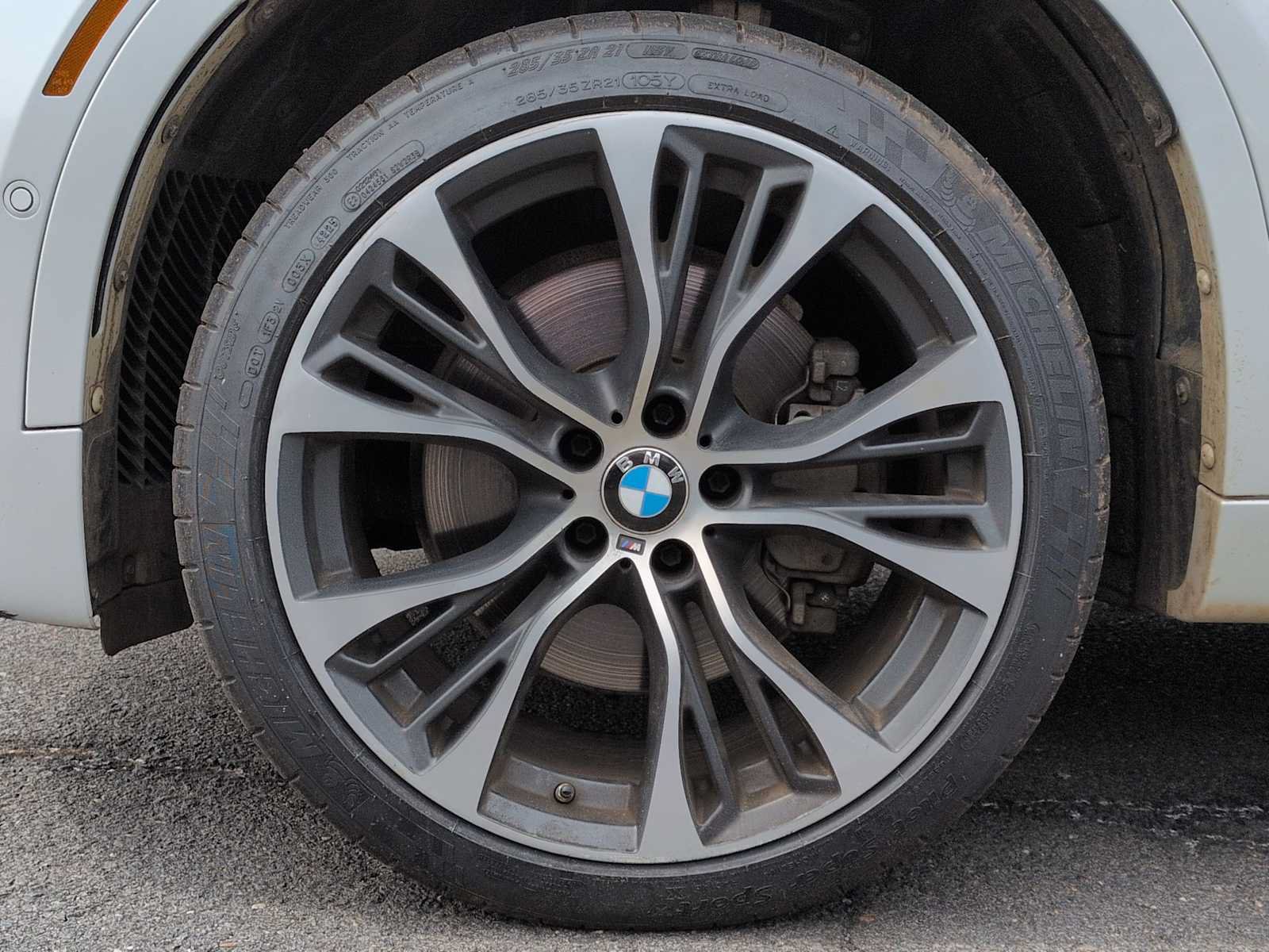 Used 2019 BMW X6 xDrive50i w/ M Sport Package AWD/4WD image 14