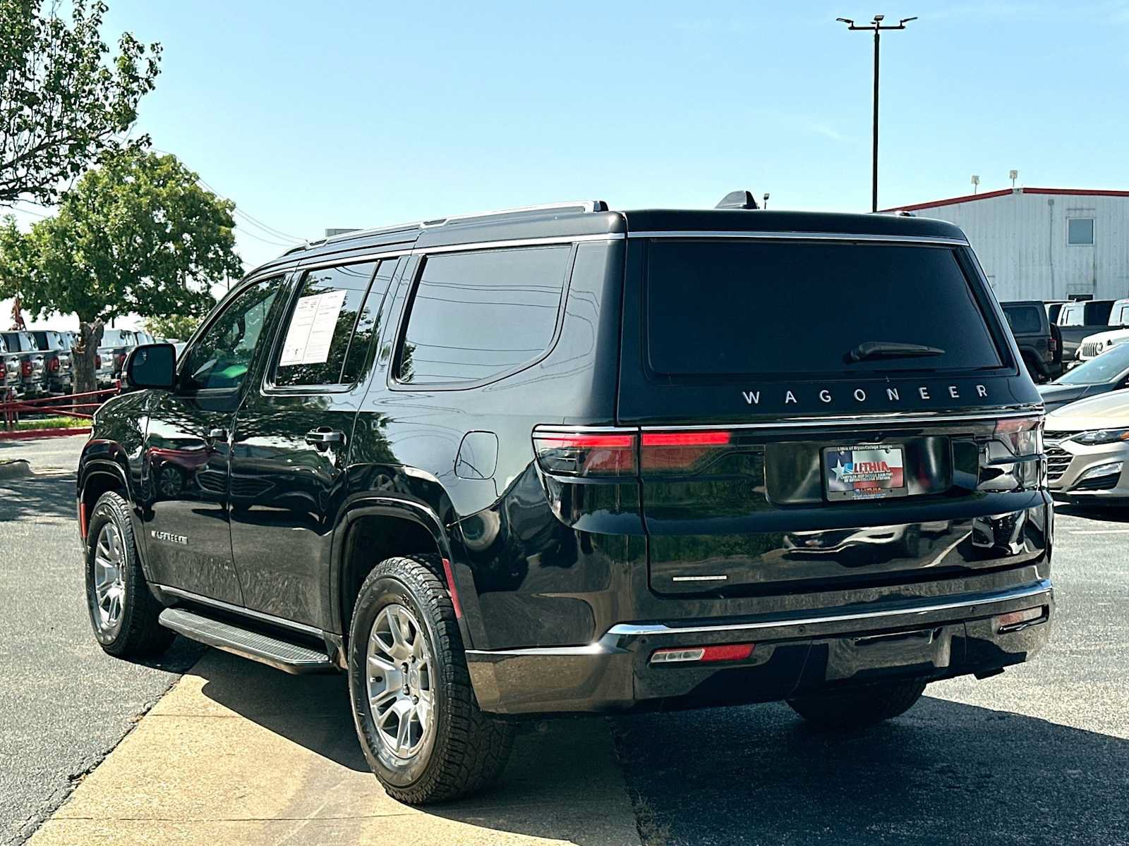 Used 2023 Jeep Wagoneer 4WD image 13