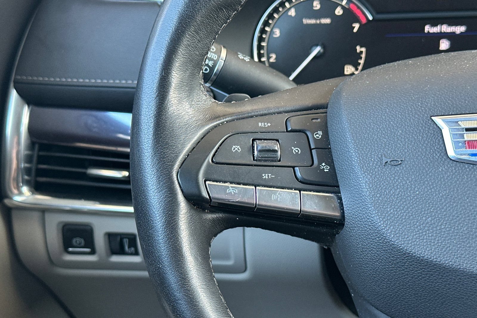 Used 2022 Cadillac XT4 Luxury w/ Cold Weather Package FWD image 31