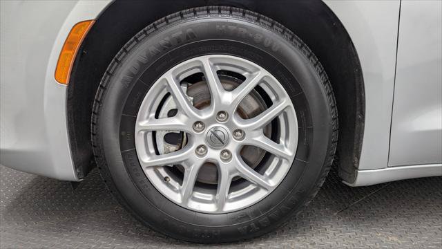 Used 2023 Chrysler Voyager LX FWD image 28