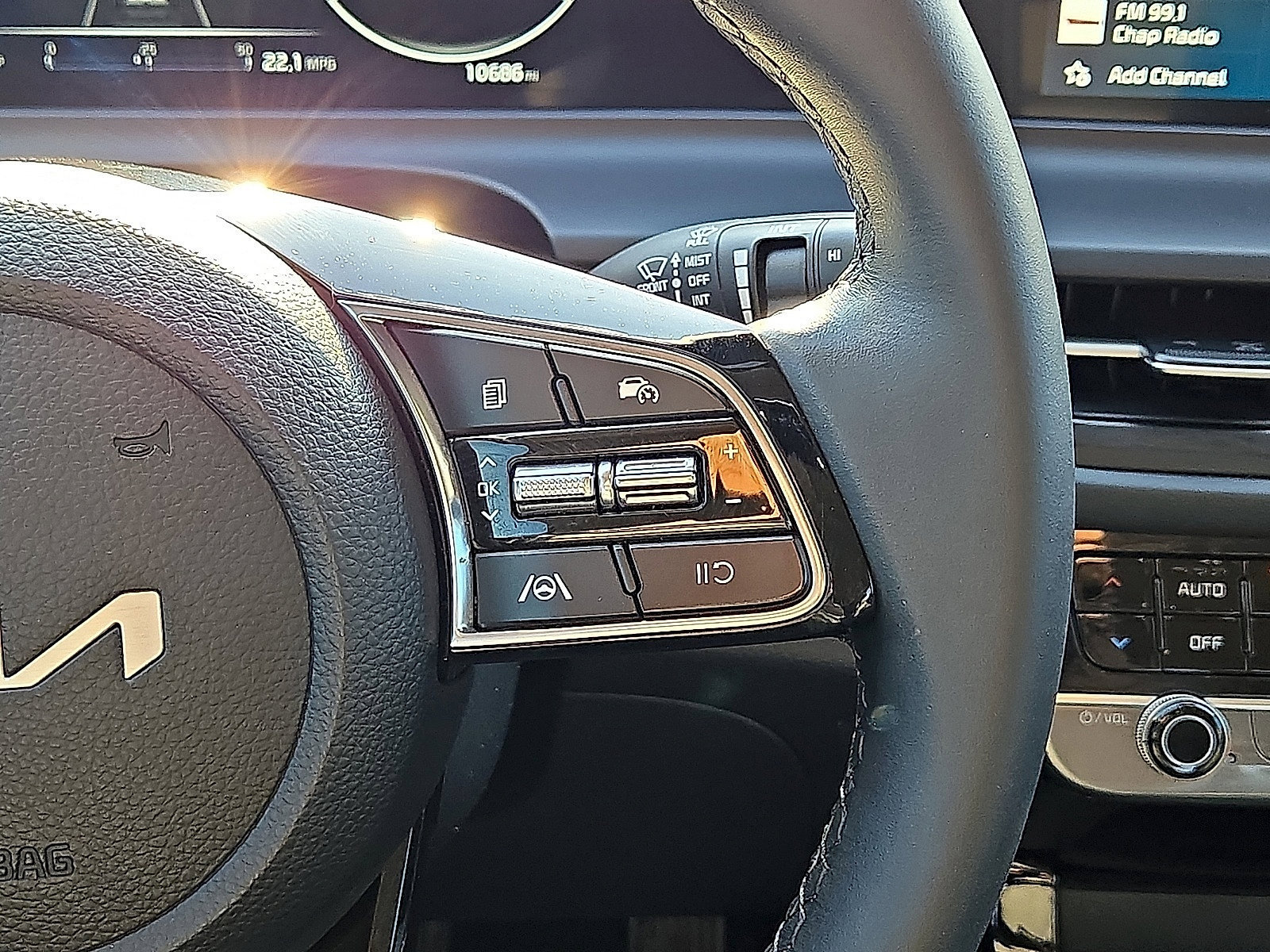 Used 2025 Kia Seltos EX FWD image 19