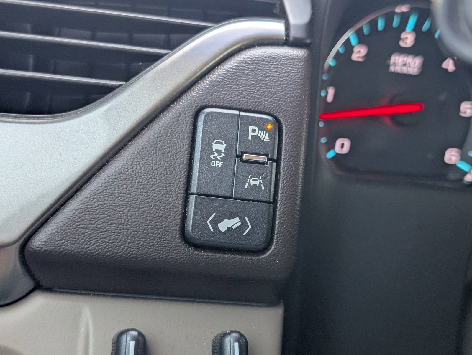 Used 2019 Chevrolet Suburban Premier AWD/4WD image 17