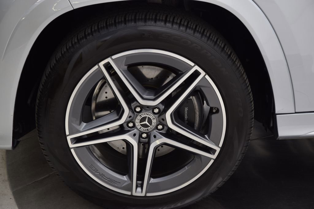 Used 2025 Mercedes-Benz GLS 450 4MATIC image 12