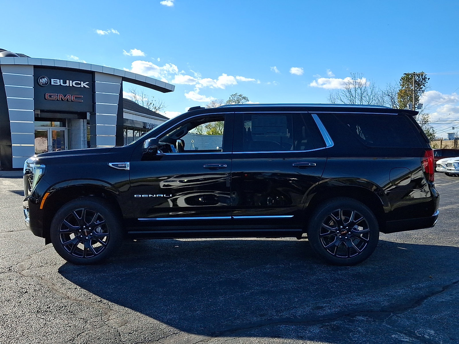 New 2026 GMC Yukon Denali w/ Denali Reserve Package image 4