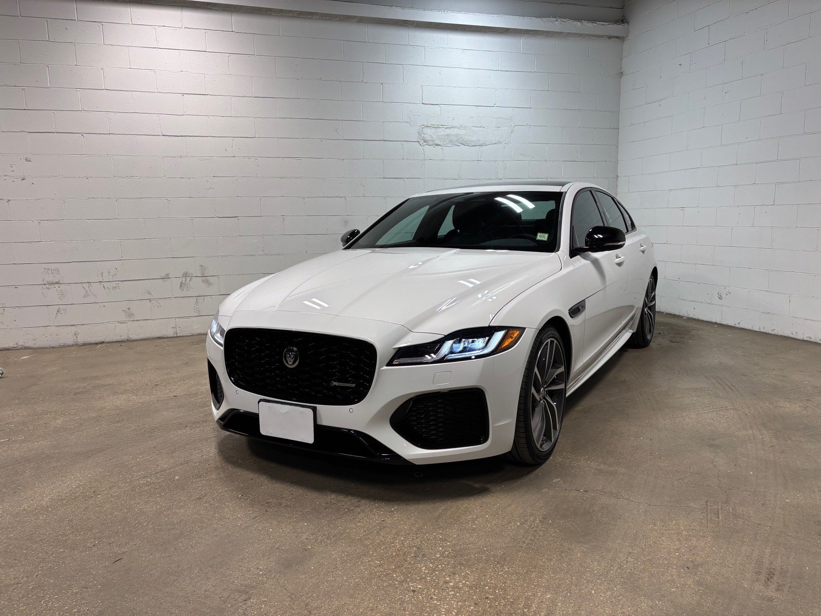 Used 2024 Jaguar XF R-Dynamic SE AWD/4WD video 2