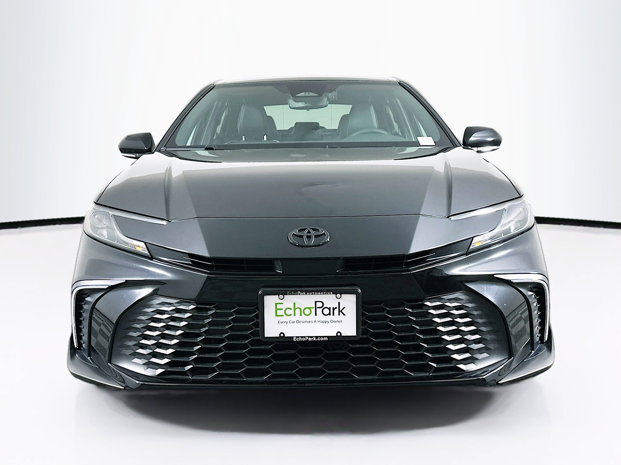 Used 2025 Toyota Camry SE image 2