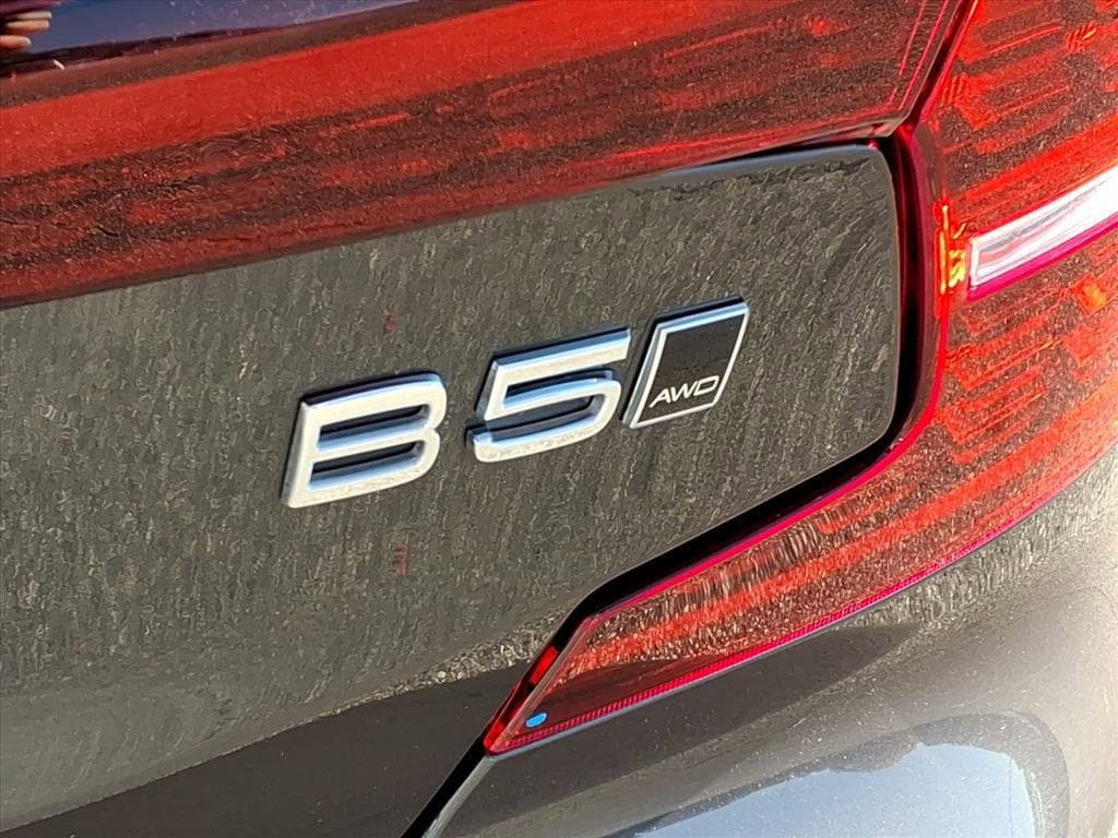 Certified 2025 Volvo S60 B5 Core AWD/4WD image 6