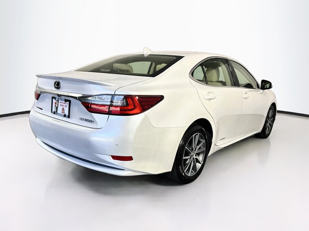 Used 2017 Lexus ES 300h w/ Luxury Package FWD image 10