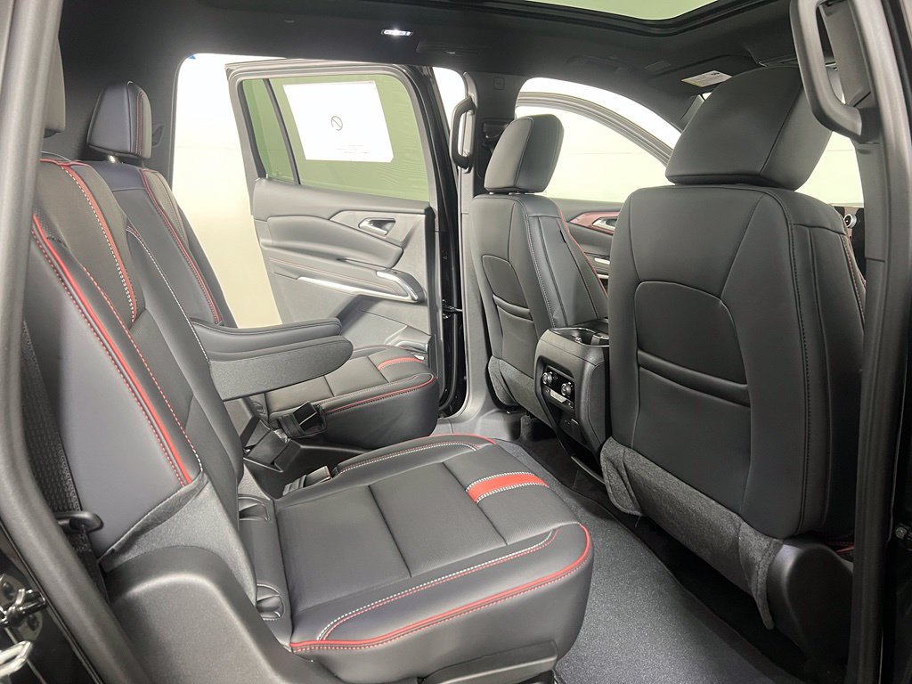 New 2027 Chevrolet Traverse RS w/ LPO, Floor Liner Package AWD/4WD image 12