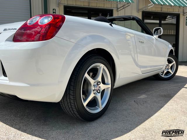 Used 2003 Toyota MR2 Spyder image 12