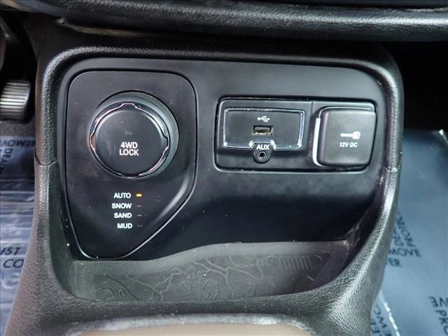 Used 2017 Jeep Renegade Latitude w/ Cold Weather Group image 21